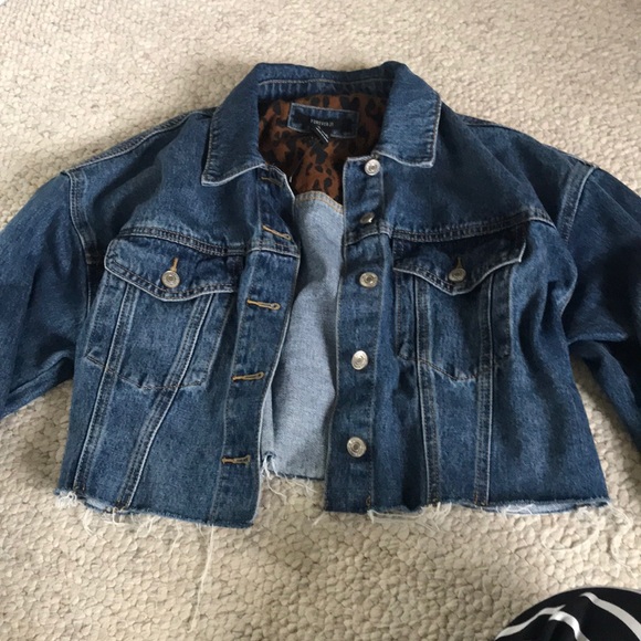 NWOT Forever 21 Cropped Raw Hem Denim Jacket - Picture 5 of 7